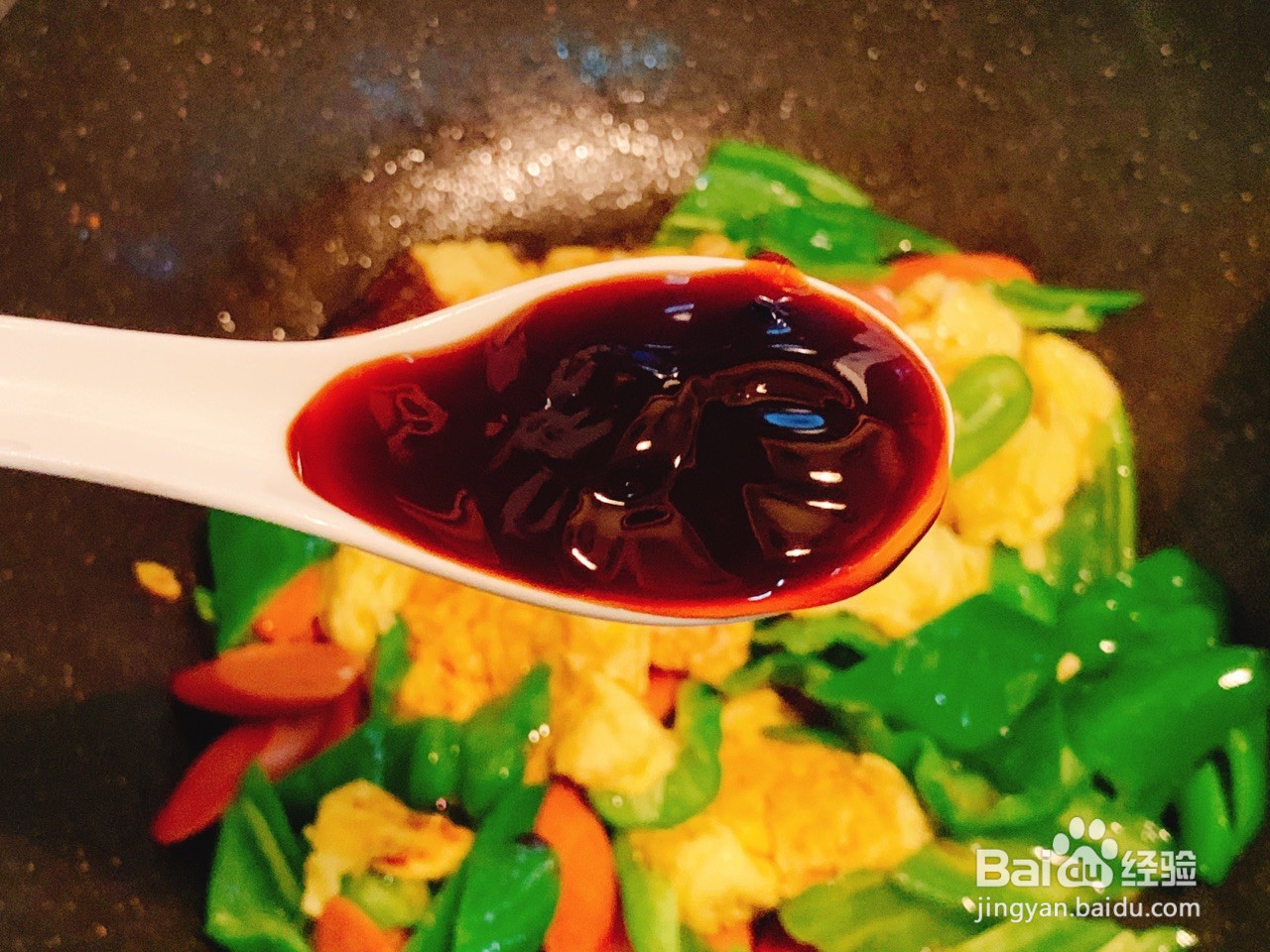 青椒火腿炒鸡蛋的做法