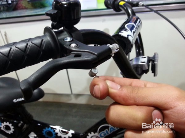 儿童自行车怎么安装