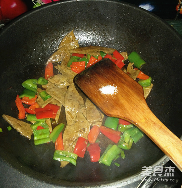 辣椒炒猪肝的做法