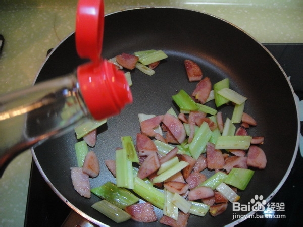 2-3岁宝宝食谱---西芹炒火腿肠