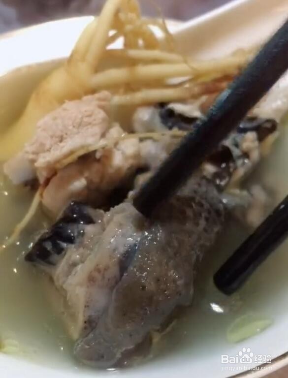 如何制作人参乌鸡汤？