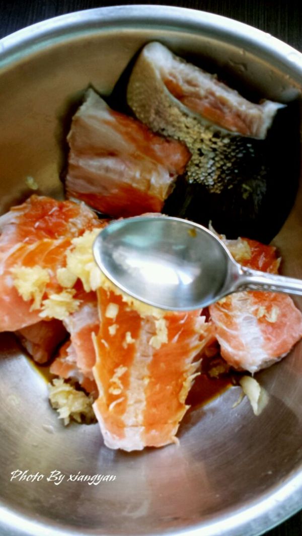 蒜香煎三文鱼骨