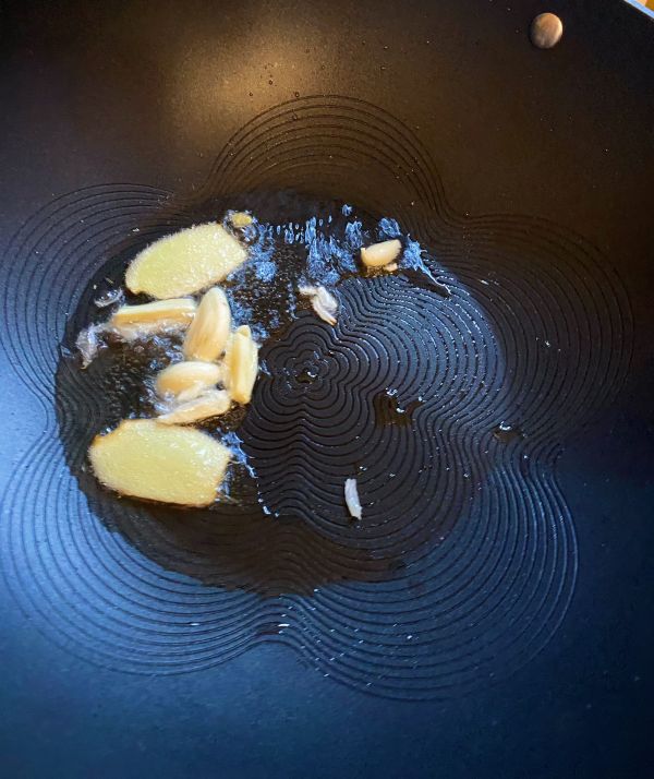 电饭煲快手排骨焖饭