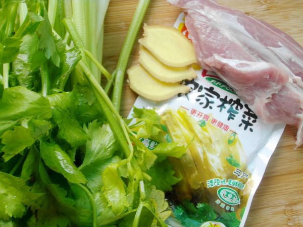 榨菜芹菜肉丝汤