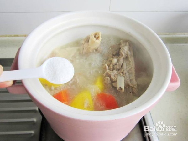 胡萝卜炖鸡腿的做法