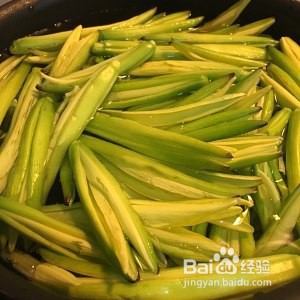 教你怎么做新鲜黄花菜炒鸡蛋