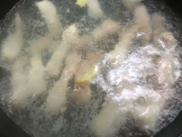 泡菜海鲜菌菇火锅