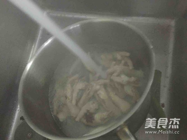 泡椒鸡爪的做法