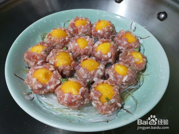 银丝抱金球的做法