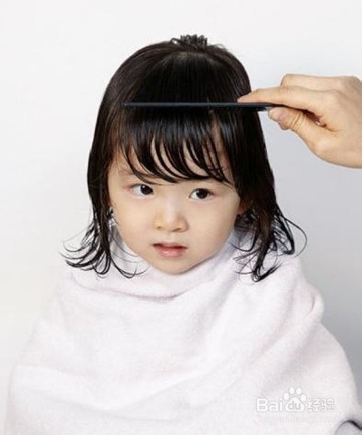 怎样给男宝女宝剪个刘海