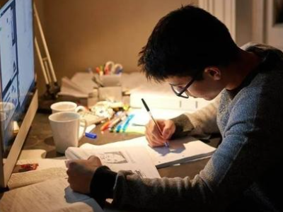 抖音上的文老师教语文，陈老师的作文课。哪个教的比较好呢或者有更好的推荐下