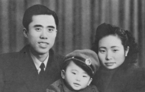 红岩中江姐看到自己丈夫头颅挂在敌人城门上内容概括