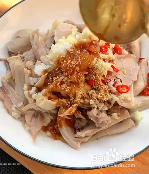 如何自制柠檬手撕鸡腿肉？