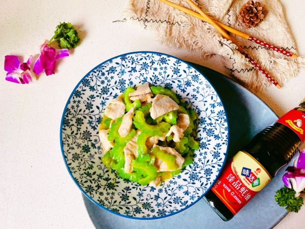 蚝油遇苦瓜肉片