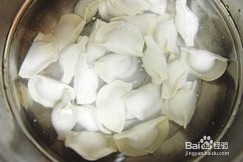 煮冻饺子不破的窍门