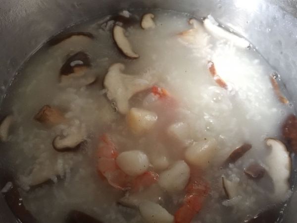 鲜虾瑶柱海鲜粥