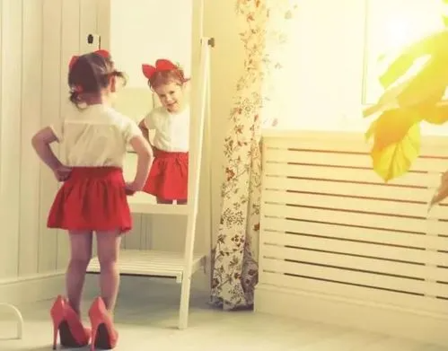 小孩子穿高跟鞋怎样发朋友圈