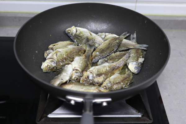 鲫鱼豆腐汤怎么炖好喝又营养