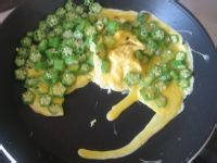 秋葵炒蛋的做法