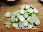 丝瓜鲜虾煮年糕