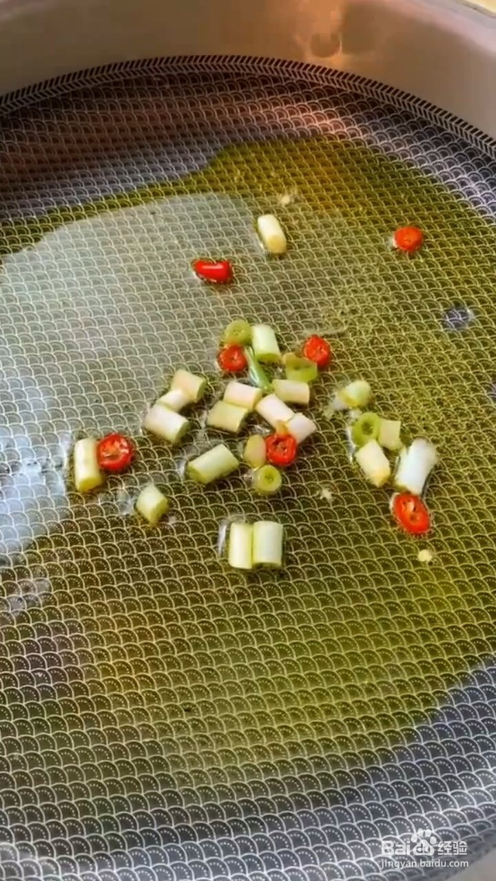 如何制作好吃又下饭的家庭版香辣鱿鱼丝?