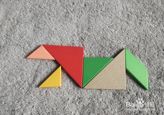 用七巧板怎样拼一个腹部向上爬行比赛的选手呢？