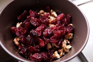 紫薯坚果粒软面包