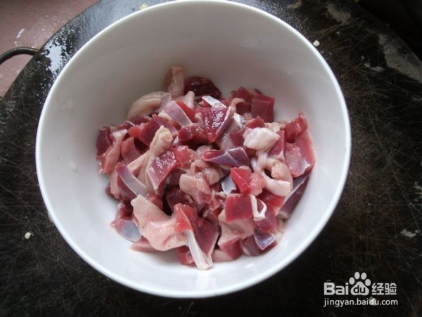 【酸豆角炒鸡胗】简单做法