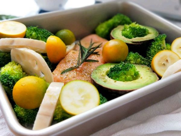 迷迭香烤三文鱼蔬果拼盘