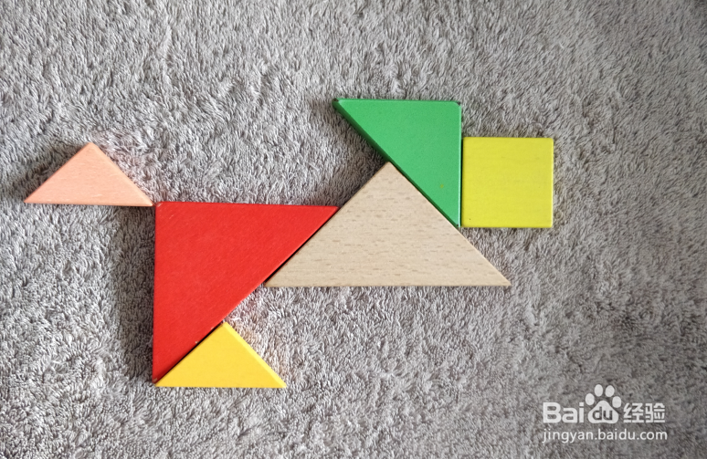 用七巧板怎样拼一只兴奋的狗？