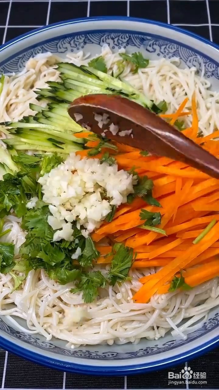如何自制美味好吃的拌金针菇