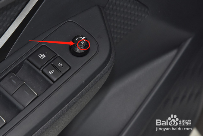 丰田奕泽IZOA汽车后视镜怎么调节