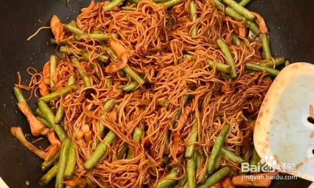 豆角焖面这样做才好吃,出锅之前加了它更香!
