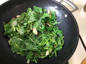 猪肚菌炒鸡毛菜