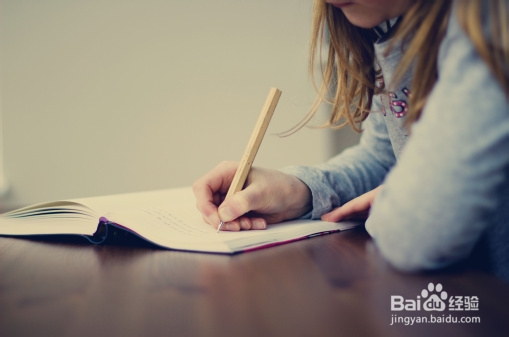 错误握笔会导致青少年近视