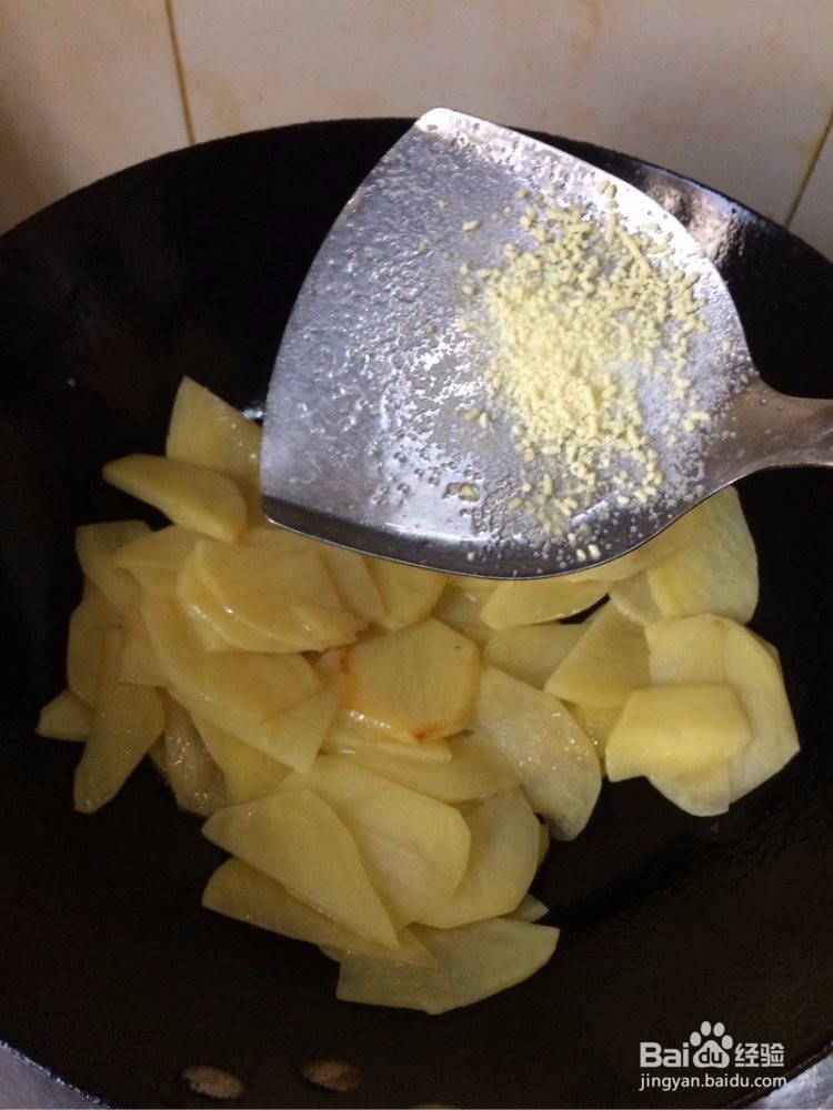 土豆炒番茄的做法