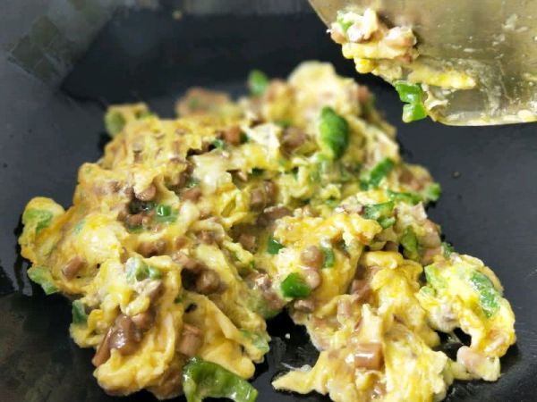 茶树菇青椒炒蛋