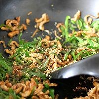 制作美味的青椒炒肉丝