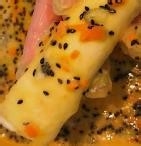 油炸鸡蛋肉松卷