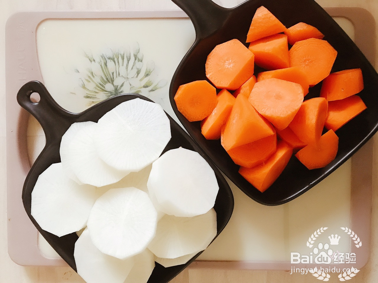 萝卜开小会排骨汤的做法