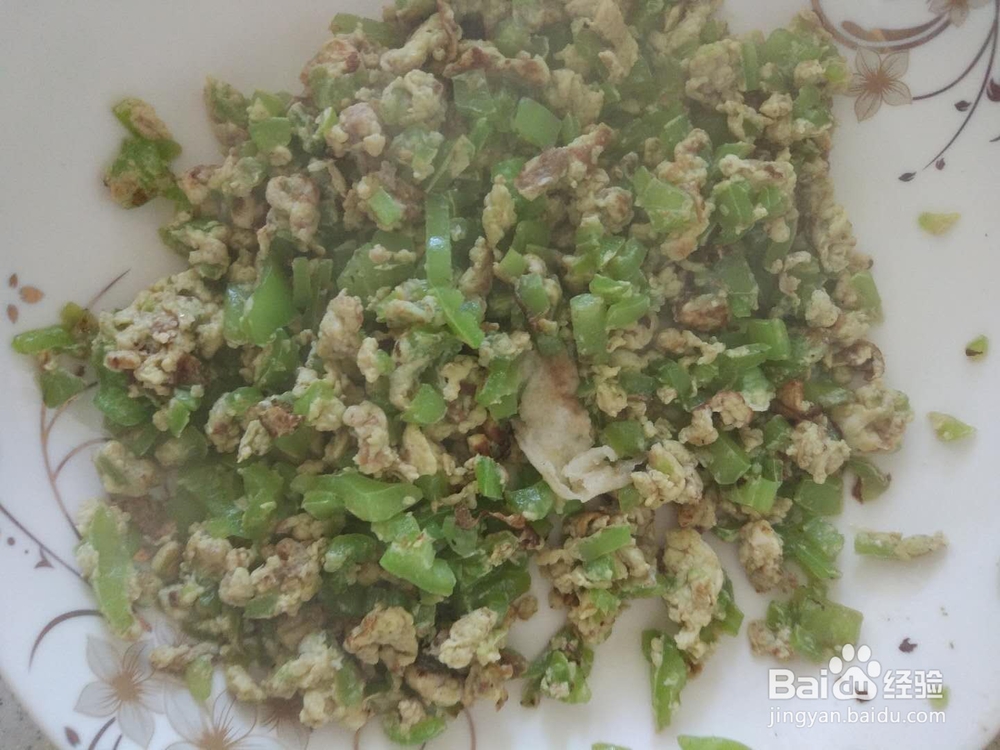 如何做青椒炒鸡蛋。