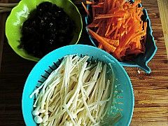 胡萝卜炒金针菇