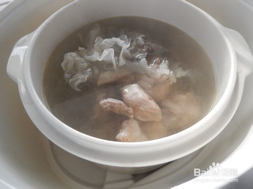 冬季多喝汤防燥：双耳鸡汤