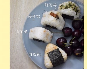 鳗鱼/肉松/油条酥/芝麻海苔碎的日式三角饭团