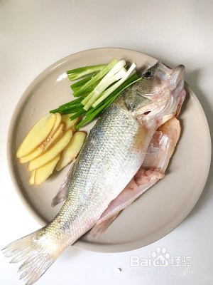 清蒸新鲜鲈鱼