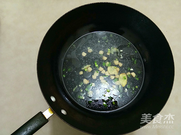 干贝白菜豆腐菌菇汤