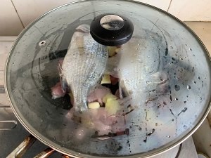 怎么做超级无敌好吃无水五花肉煎焗海立鱼