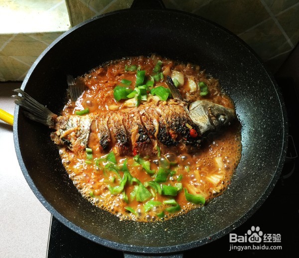 泡菜烧鲫鱼的做法