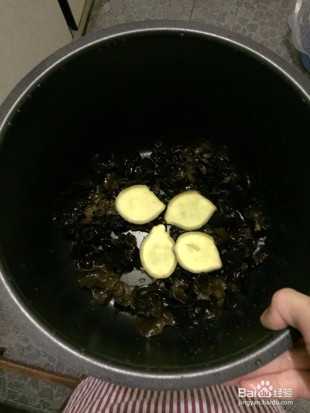 木耳大骨汤的超级简单做法