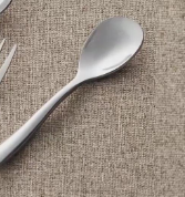 刀和叉子怎么拿